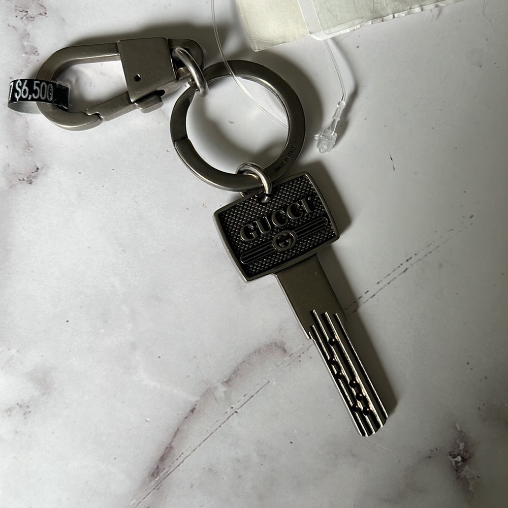 Gucci Keychain Charm with Gucci Key stainless steel NWT - Picture 3 of 4